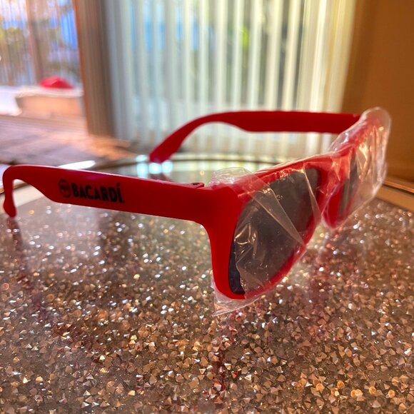 🤑SOLD🤑NWT BACARDI UV400 SHADES - Picture 2 of 6